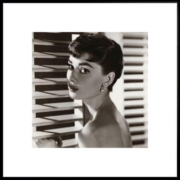Audrey Hepburn Poster Kunstdruck und Kunststoff-Rahmen - Jalousie I (40 x 40cm)